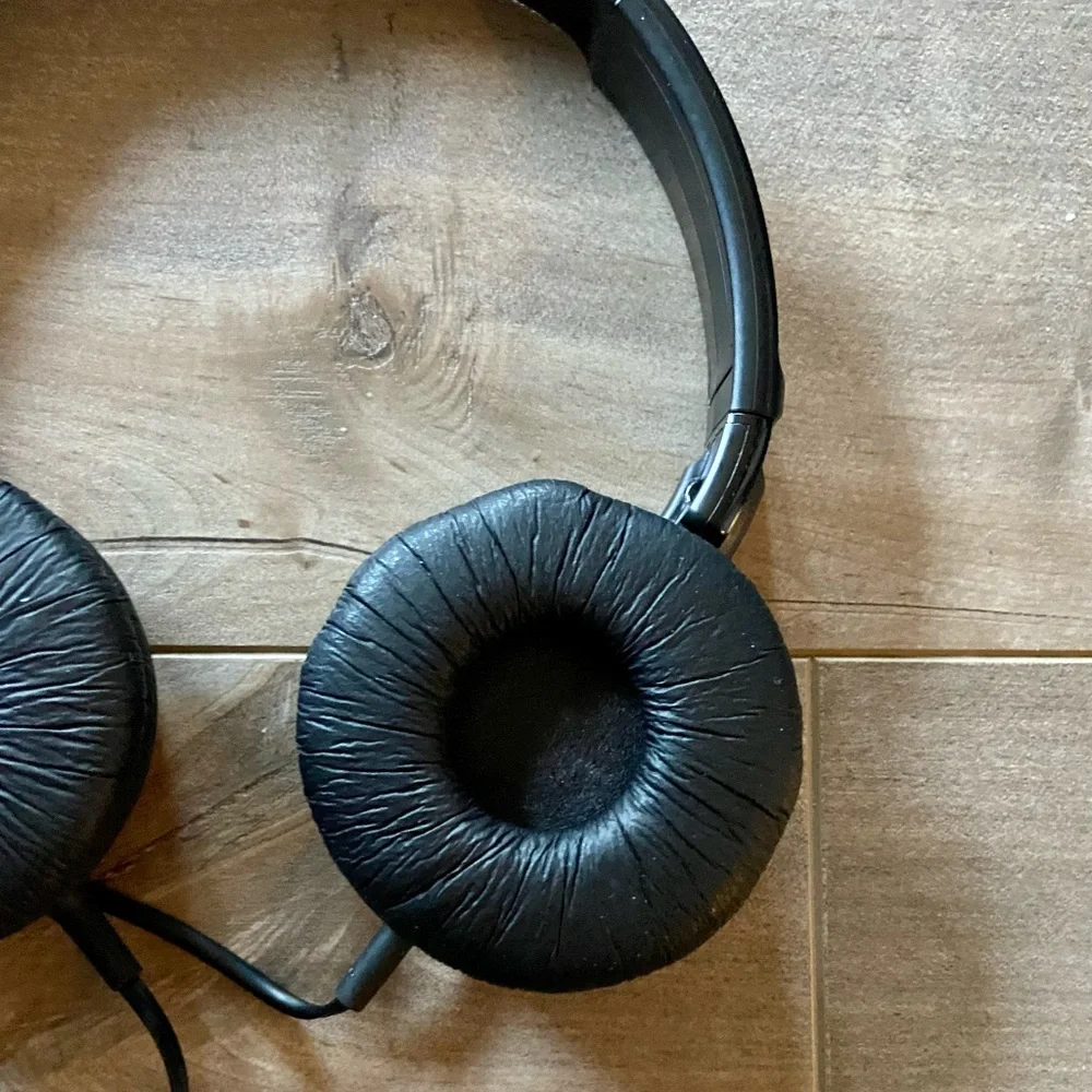 Sony MDRZX100 Headphones (Black)